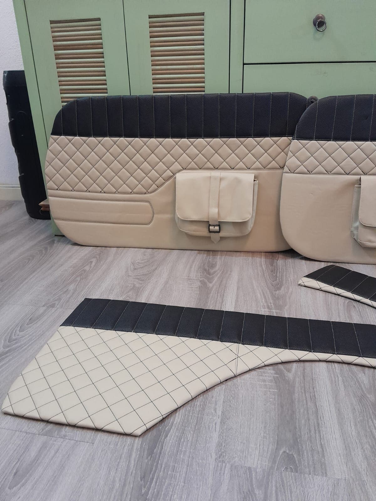 Fiat 600 — Beige y Negro