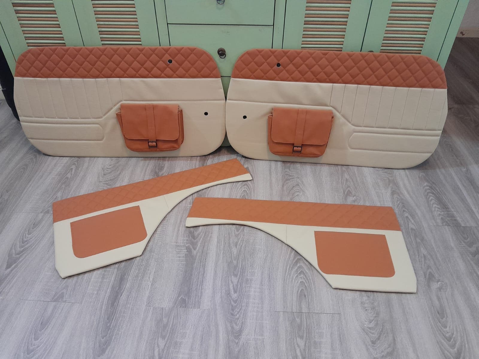 Fiat 600 — Naranja y Beige